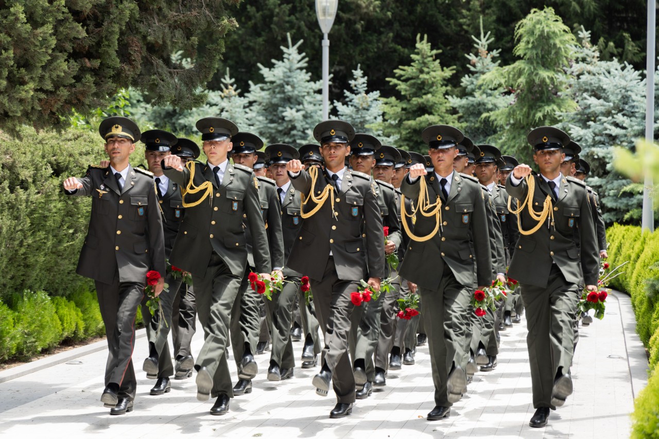 DİN-in kursantları Heydər Əliyevin məzarını ziyarət ediblər - FOTOLAR (VİDEO)